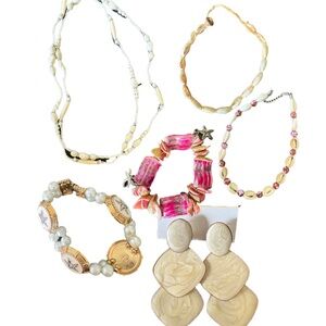 H&M Gold and Pink Necklace with Elegant Beadwork